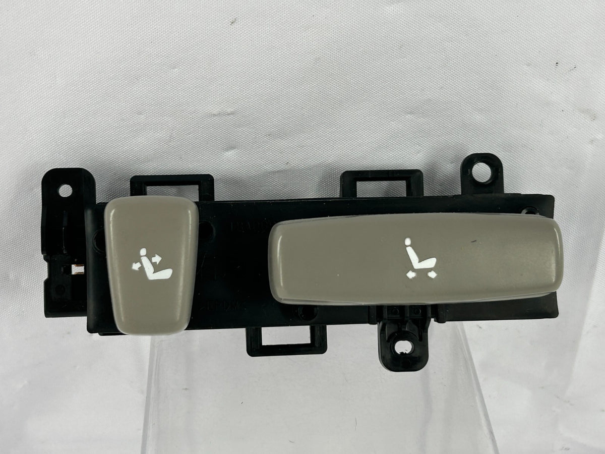2001-2005 Toyota Sequoia Front Right Side Seat Control Switches OEM 84922-34010