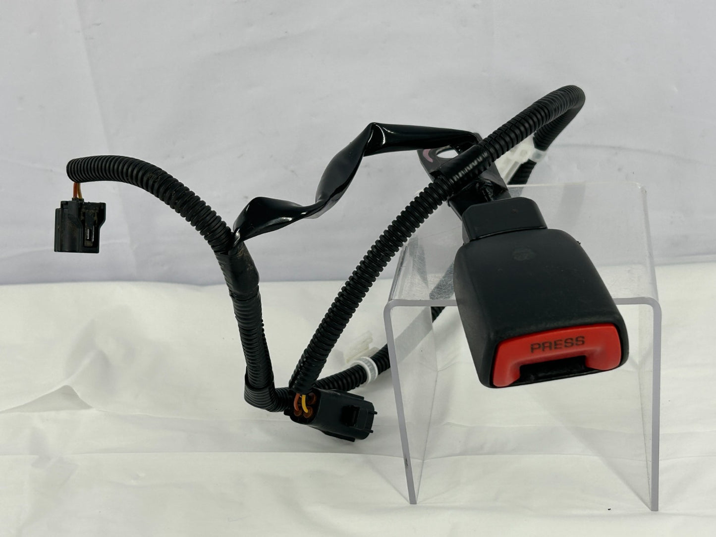 2010-2013 Toyota Highlander Front Left Driver Seat Belt Buckle OEM 73230-0E160