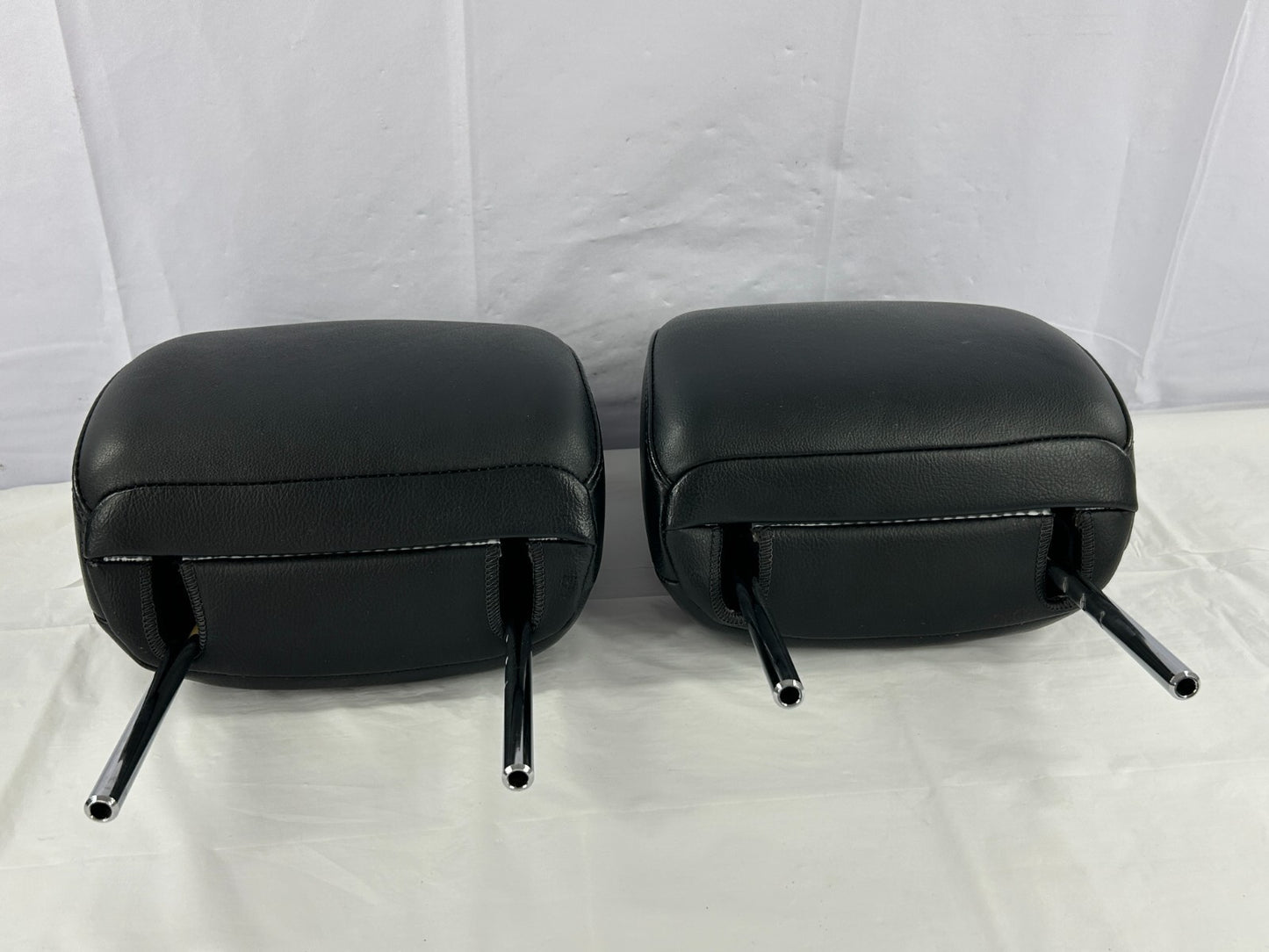 10-11 Toyota Highlander Front Seat Headrest Pair Black Leather OEM 719100E100C0