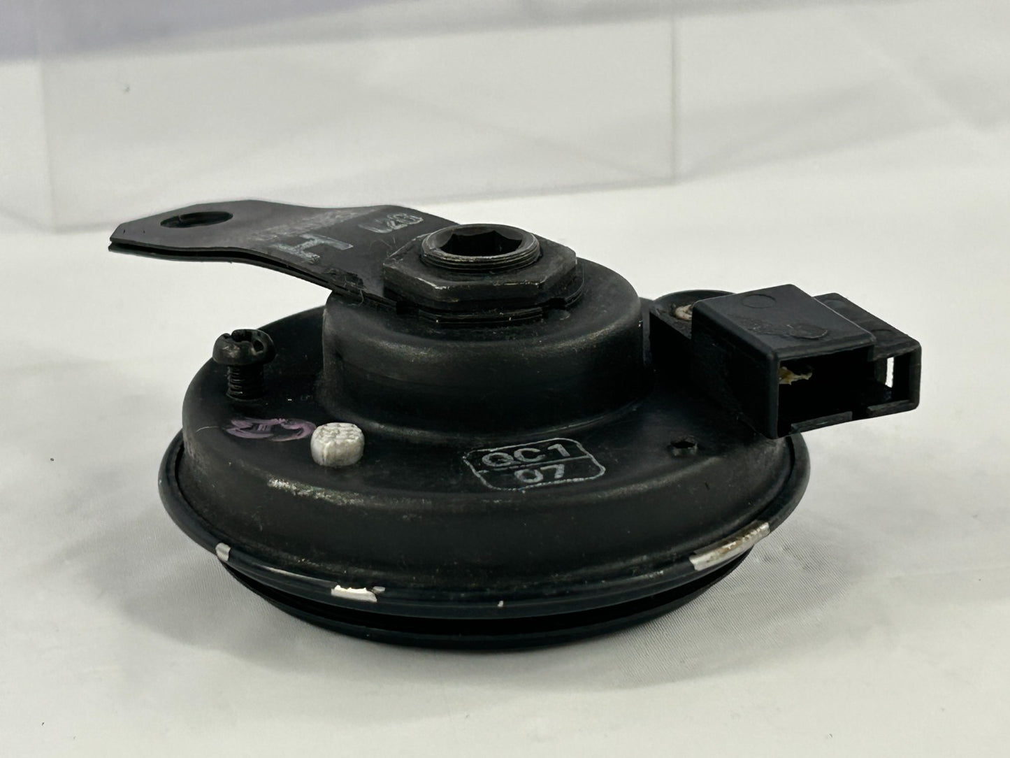 2005-2009 Subaru Outback High Tone Note Horn Signal Alarm Denso OEM 86012AG10