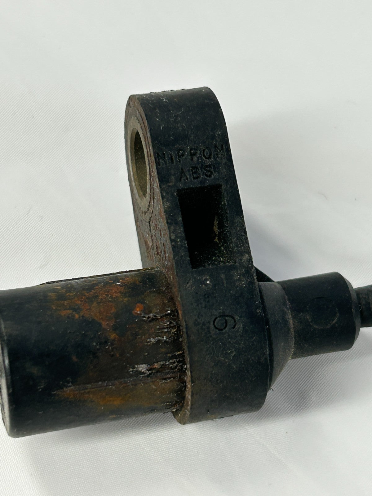2000-2006 Subaru Outback Front Right Side ABS Wheel Speed Sensor OEM 27540AE000