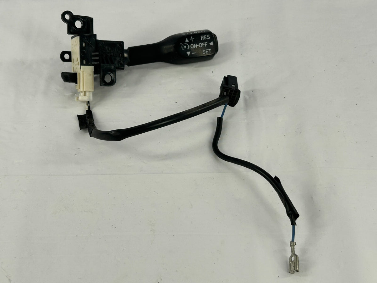 2002-2005 Toyota 4Runner Steering Wheel Cruise Control Switch OEM 84632-34010