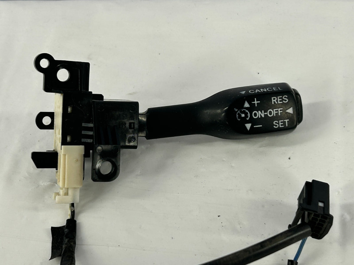2002-2005 Toyota 4Runner Steering Wheel Cruise Control Switch OEM 84632-34010