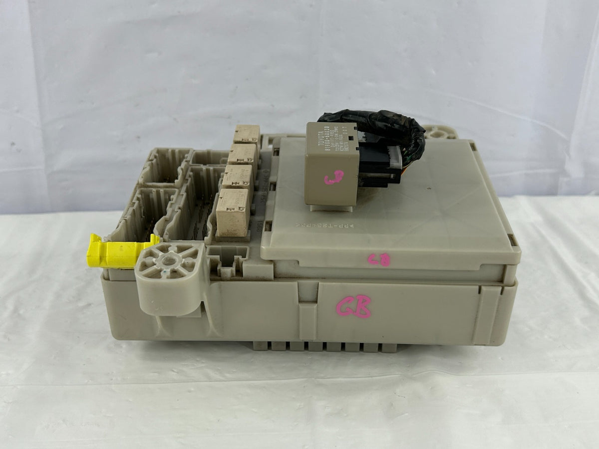 2003-2005 Toyota 4Runner Interior Junction Block Fuse Relay Box OEM 82730-35350