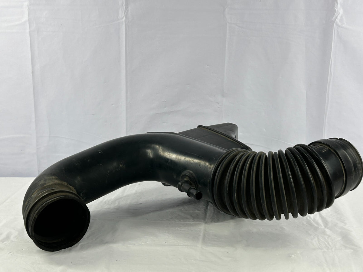 03-05 Toyota 4Runner 4.7L V8 Engine Air Intake Resonator Hose OEM 17880-50061