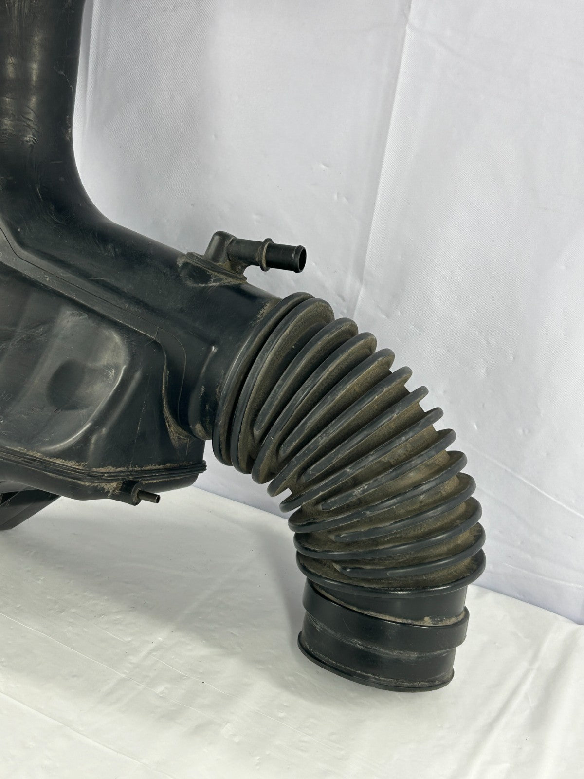 03-05 Toyota 4Runner 4.7L V8 Engine Air Intake Resonator Hose OEM 17880-50061