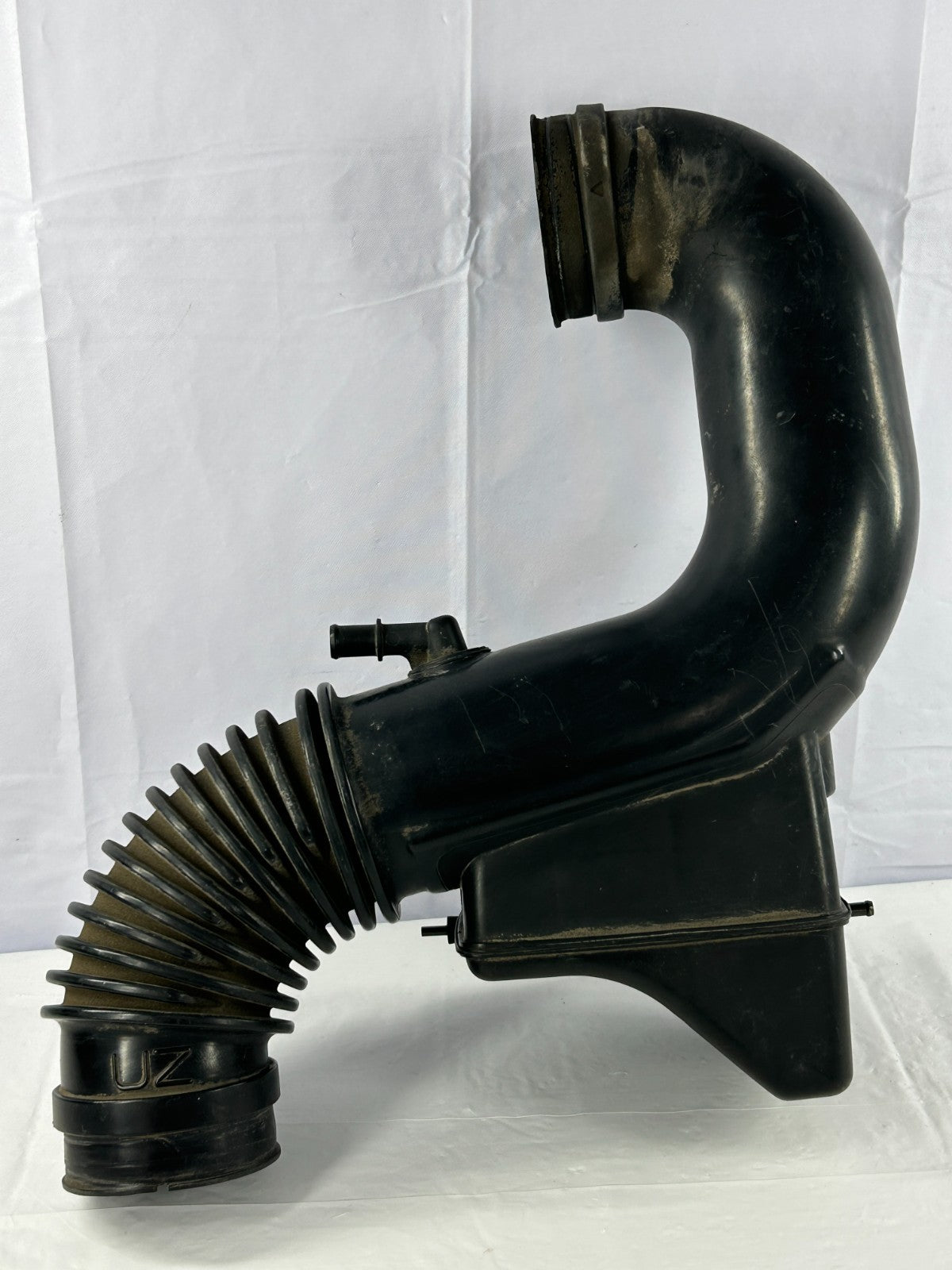 03-05 Toyota 4Runner 4.7L V8 Engine Air Intake Resonator Hose OEM 17880-50061
