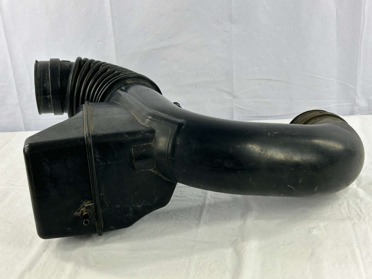 03-05 Toyota 4Runner 4.7L V8 Engine Air Intake Resonator Hose OEM 17880-50061