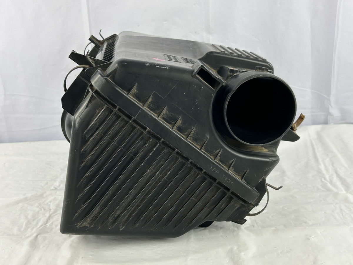 2003-2005 Toyota 4Runner 4.7L V8 Engine Air Cleaner Filter Box OEM 17705-50160