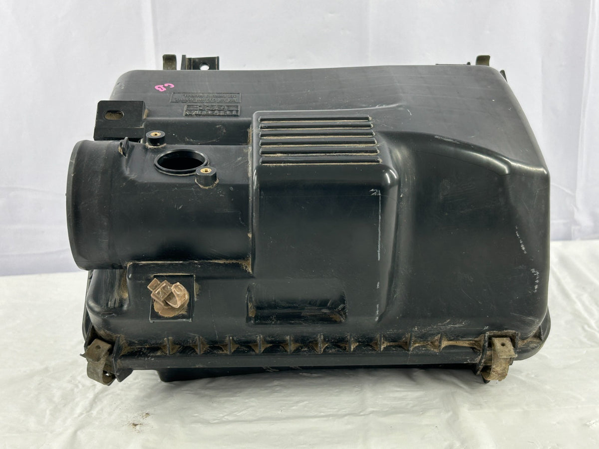 2003-2005 Toyota 4Runner 4.7L V8 Engine Air Cleaner Filter Box OEM 17705-50160