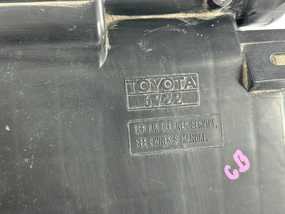 2003-2005 Toyota 4Runner 4.7L V8 Engine Air Cleaner Filter Box OEM 17705-50160