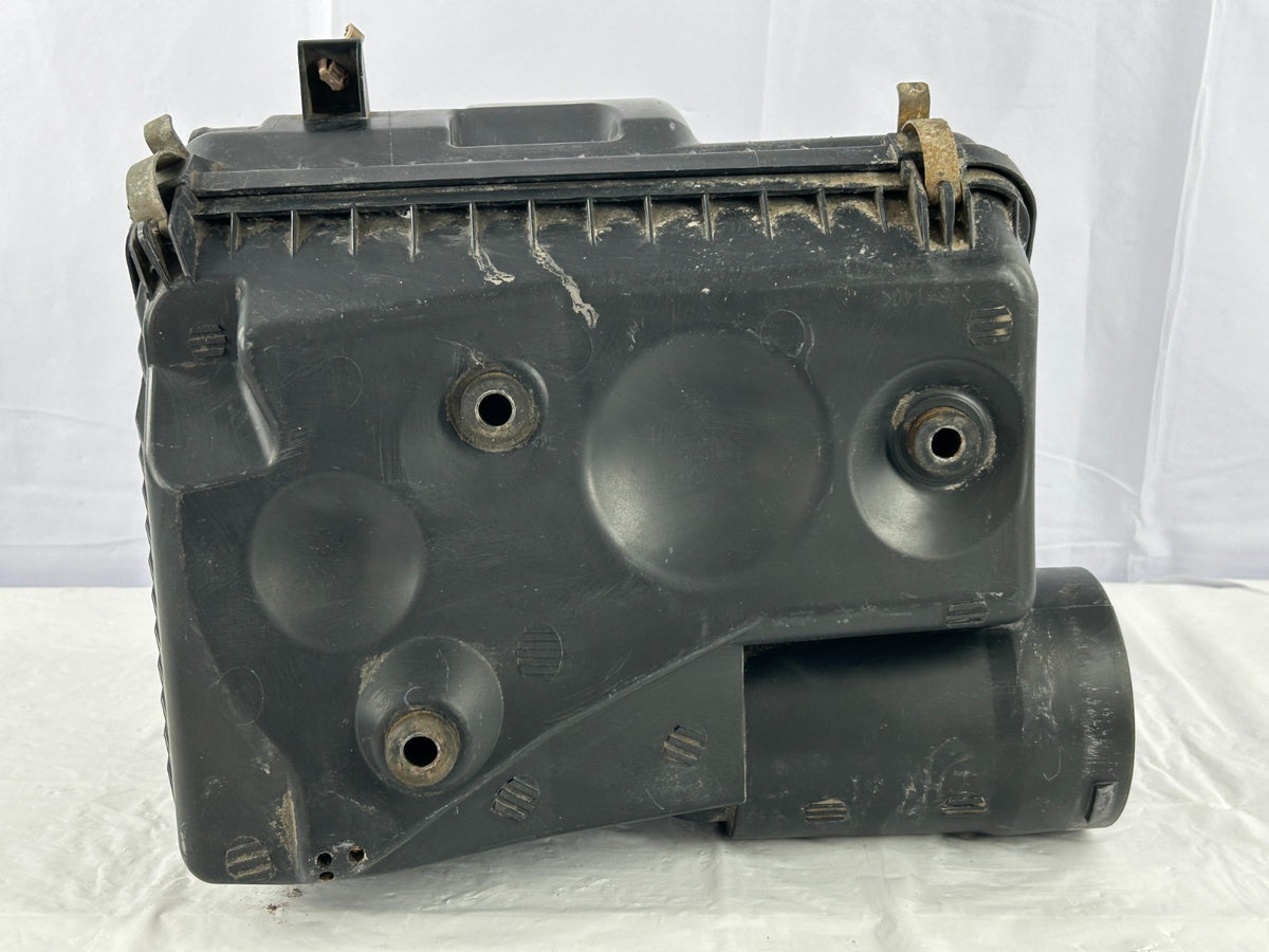 2003-2005 Toyota 4Runner 4.7L V8 Engine Air Cleaner Filter Box OEM 17705-50160