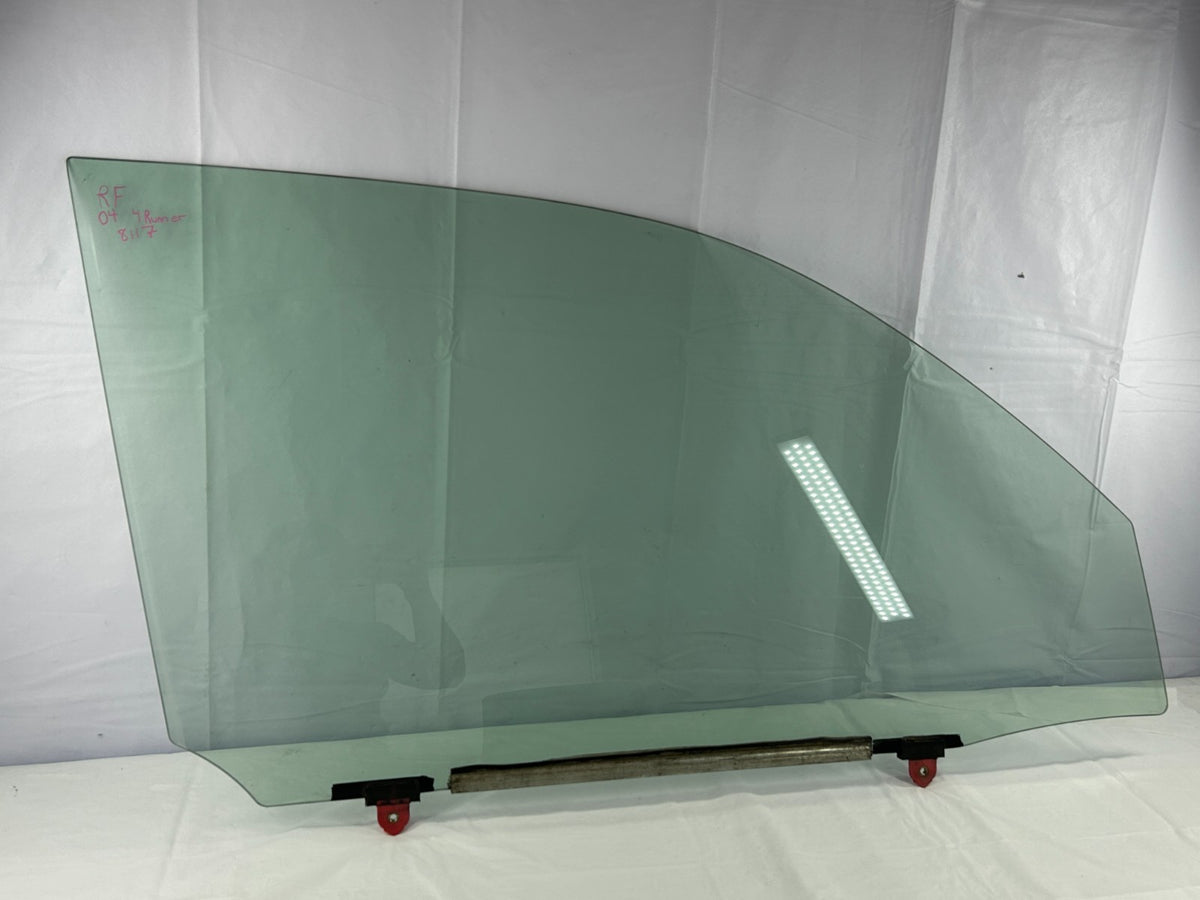 2003-2006 Toyota 4runner Front Right Passenger Door Window Glass OEM 68101-35200