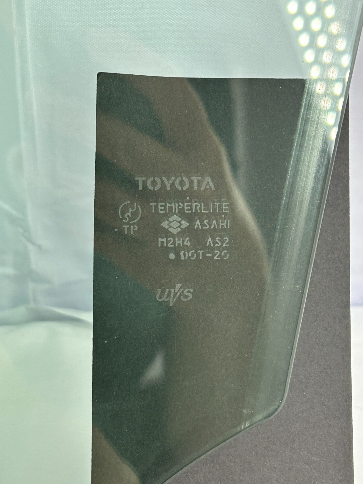 2003-2006 Toyota 4runner Front Right Passenger Door Window Glass OEM 68101-35200