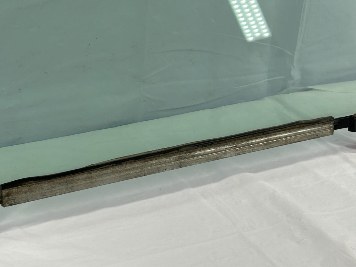 2003-2006 Toyota 4runner Front Right Passenger Door Window Glass OEM 68101-35200