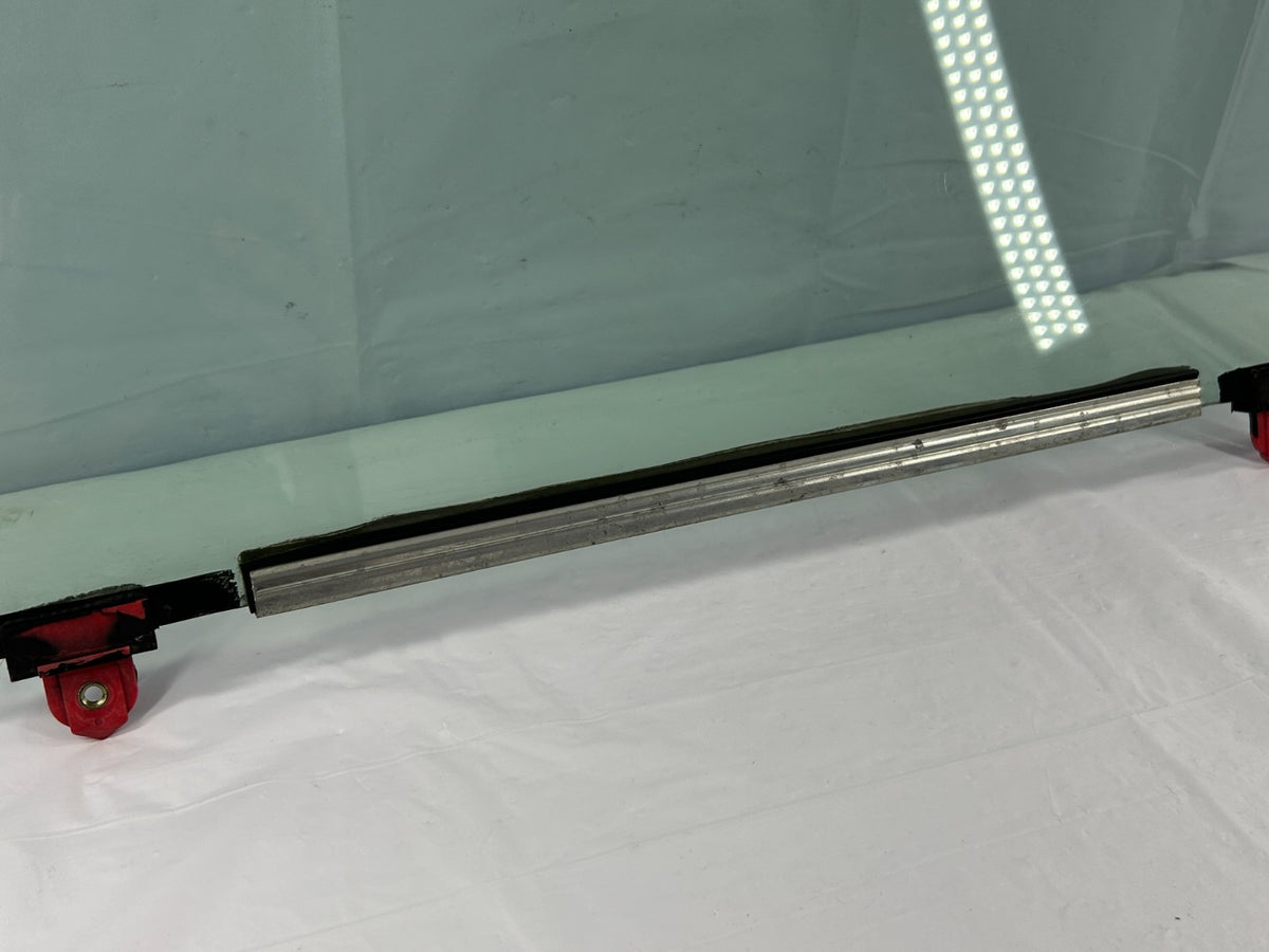 2003-2006 Toyota 4runner Front Right Passenger Door Window Glass OEM 68101-35200