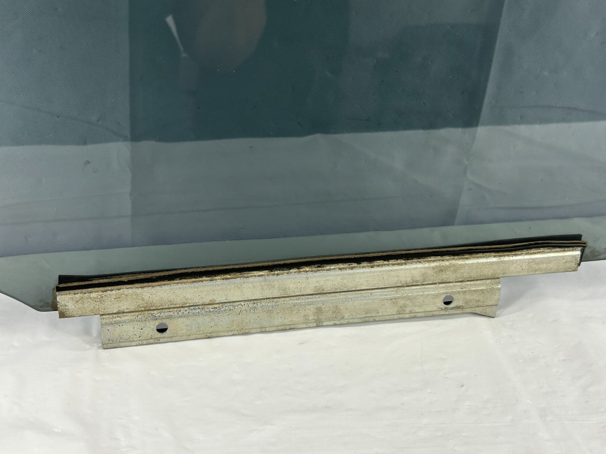 2003-2006 Toyota 4Runner Rear Right Passenger Door Window Glass OEM 68113-35100
