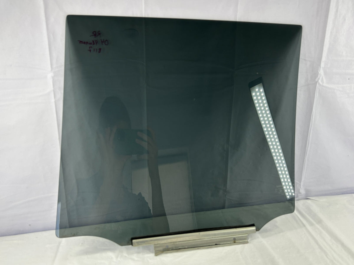 2003-2006 Toyota 4Runner Rear Right Passenger Door Window Glass OEM 68113-35100
