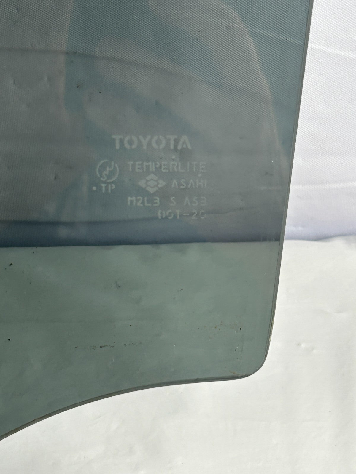 2003-2006 Toyota 4Runner Rear Right Passenger Door Window Glass OEM 68113-35100