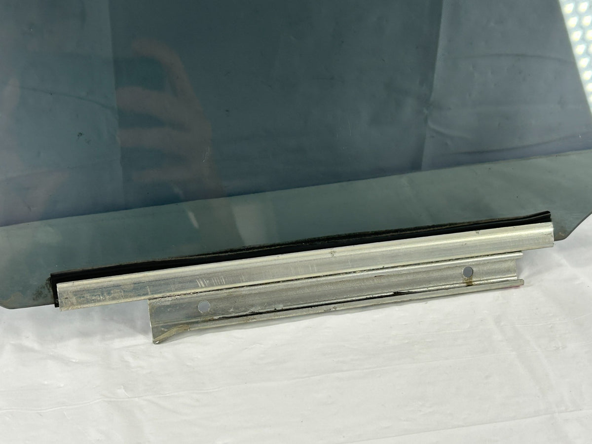 2003-2006 Toyota 4Runner Rear Right Passenger Door Window Glass OEM 68113-35100