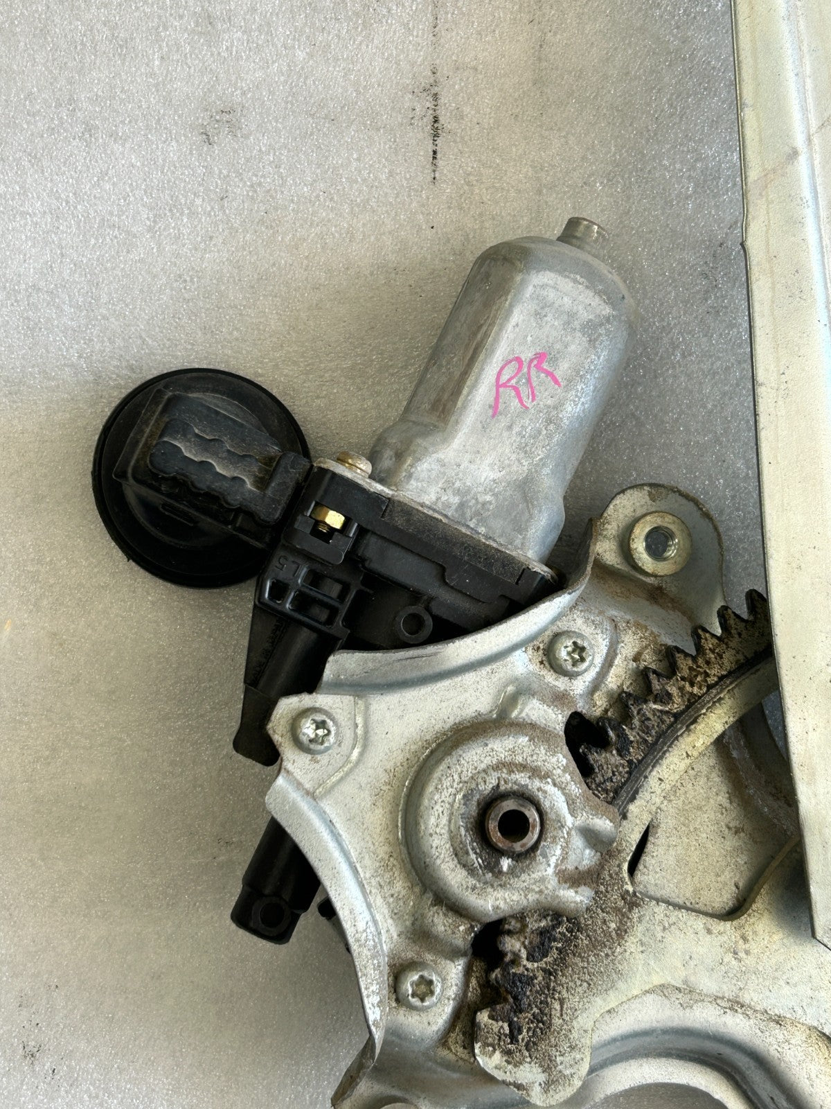 2003-2009 Toyota 4Runner Rear Right Power Window Regulator Motor OEM 85720-35140
