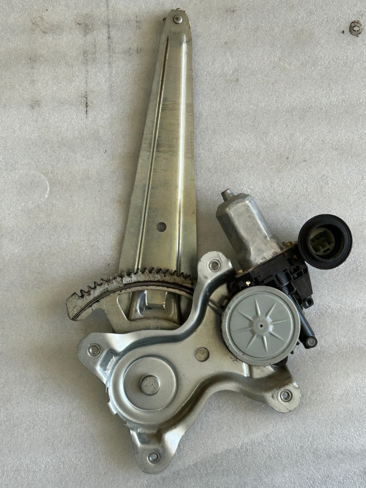2003-2009 Toyota 4Runner Rear Right Power Window Regulator Motor OEM 85720-35140