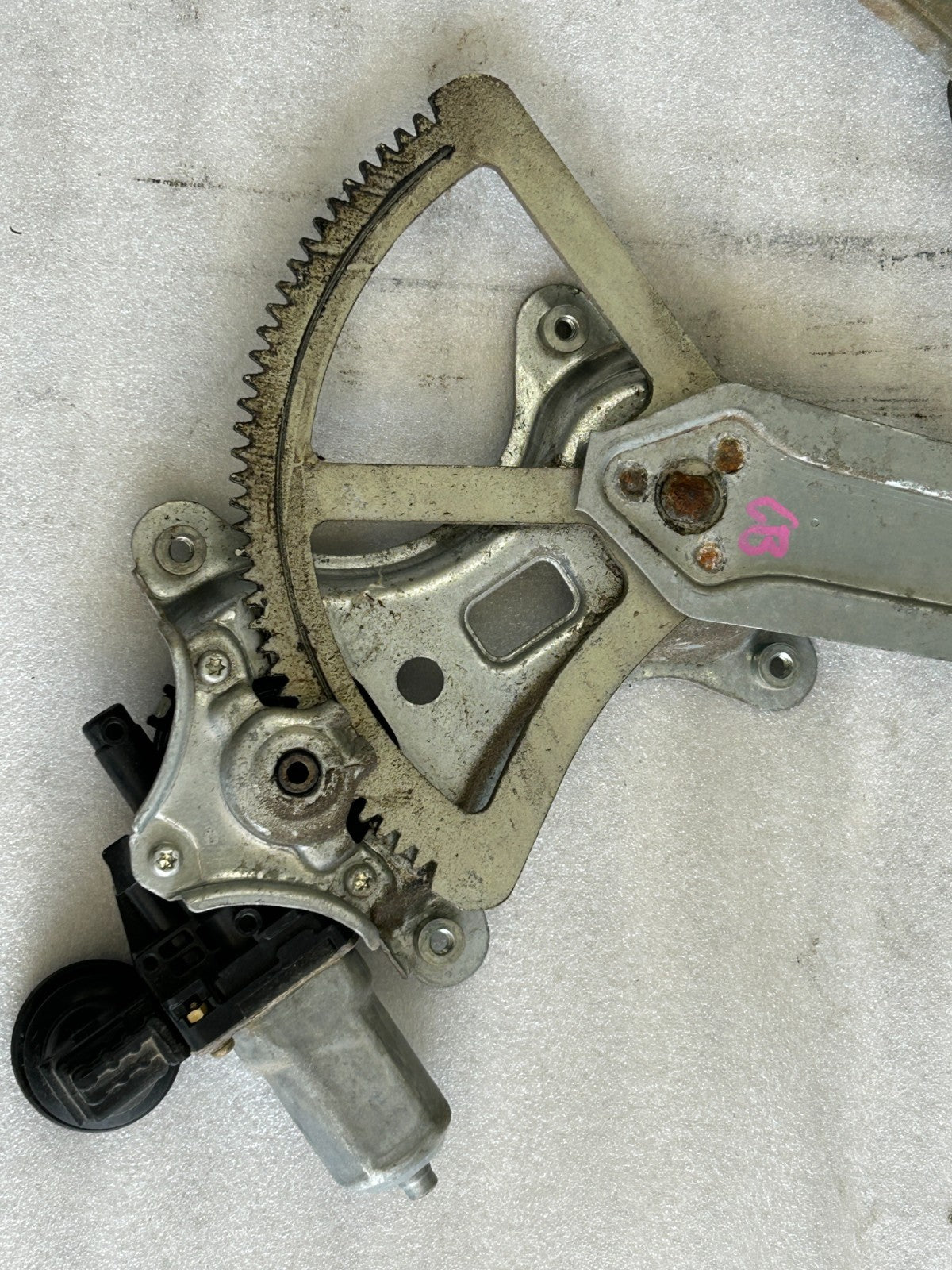 2003-2009 Toyota 4Runner Front Right Door Window Regulator Motor OEM 69801-58010