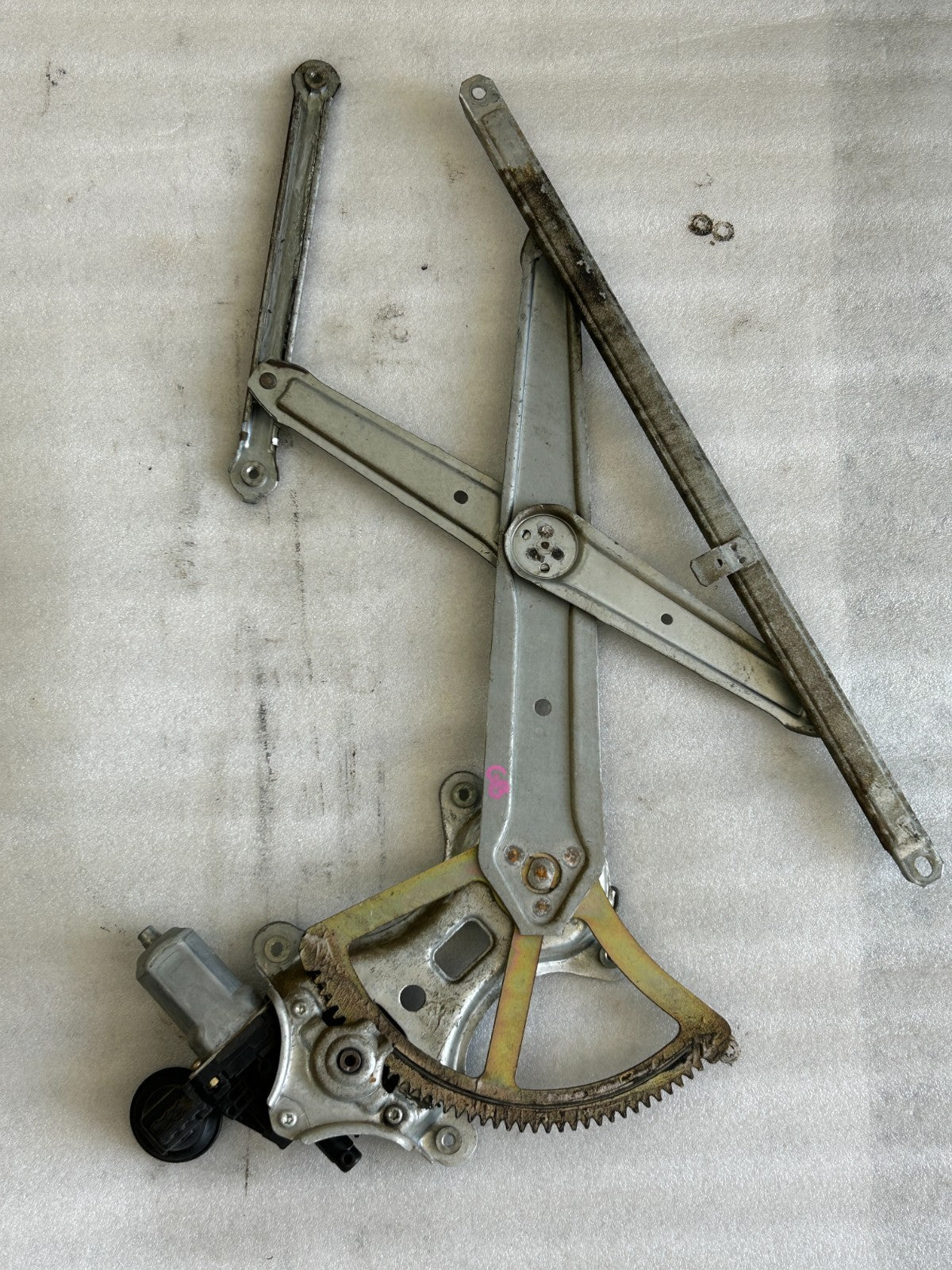 03-09 Toyota 4runner Front Left Driver Window Regulator Motor OEM 69802-58010