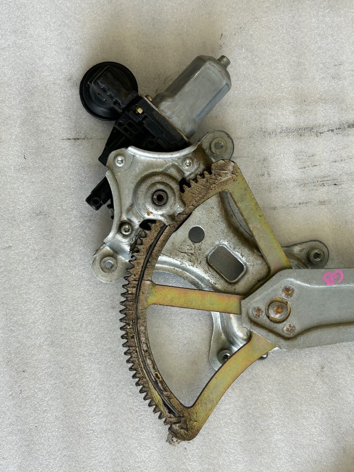 03-09 Toyota 4runner Front Left Driver Window Regulator Motor OEM 69802-58010