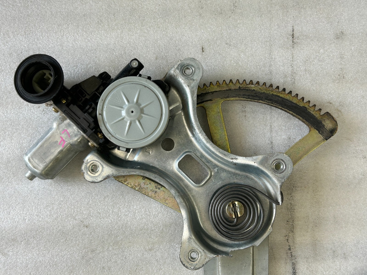 03-09 Toyota 4runner Front Left Driver Window Regulator Motor OEM 69802-58010