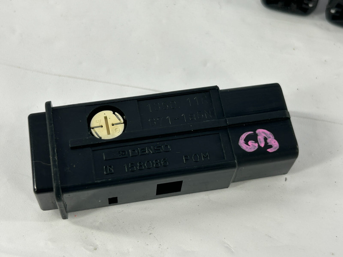 95-98 Toyota 4Runner AC Heater Climate Control Faceplate & Knobs OEM 55519-35050