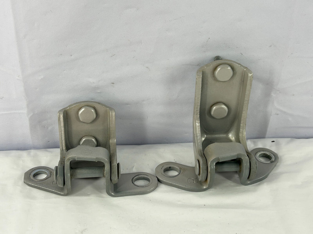 1996-2002 Toyota 4Runner Rear Right Door Hinge Set Upper & Lower OEM 68750-02030