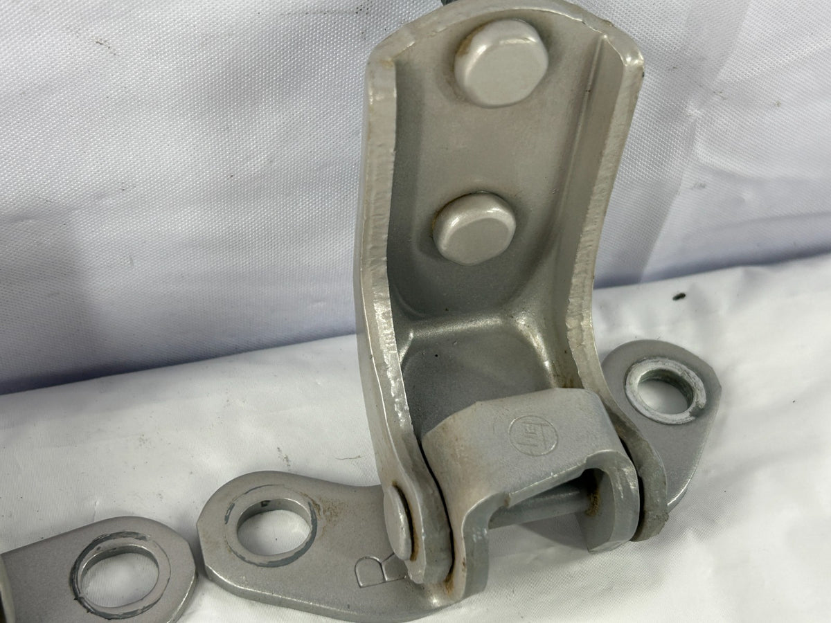 1996-2002 Toyota 4Runner Rear Right Door Hinge Set Upper & Lower OEM 68750-02030