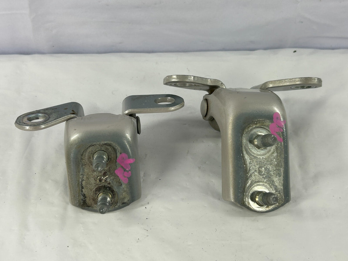 1996-2002 Toyota 4Runner Rear Right Door Hinge Set Upper & Lower OEM 68750-02030
