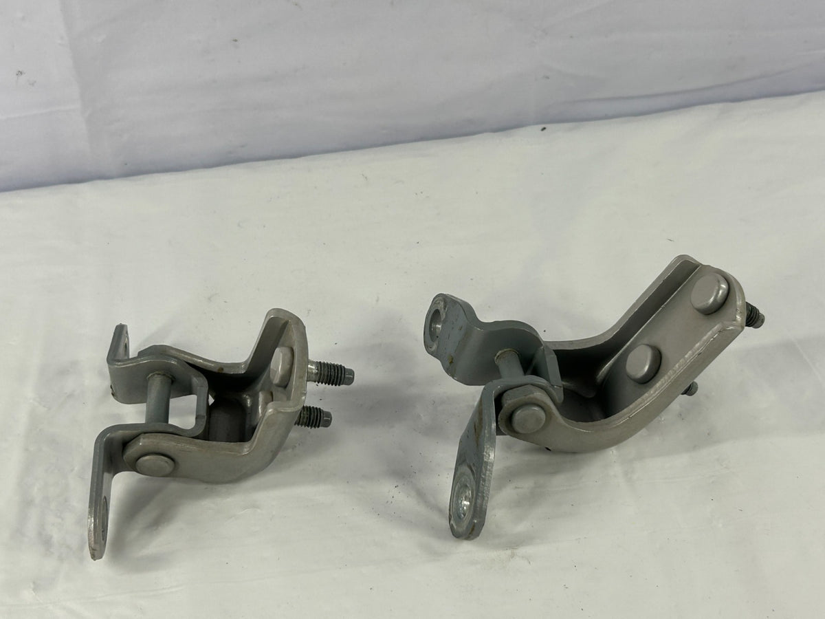 1996-2002 Toyota 4Runner Rear Right Door Hinge Set Upper & Lower OEM 68750-02030