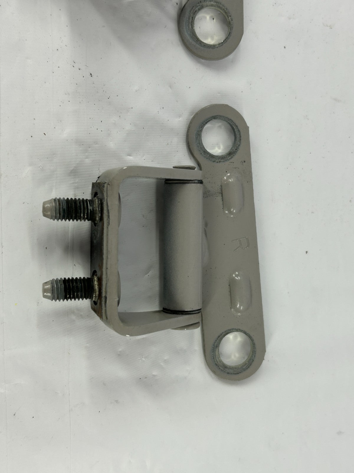 96-02 Toyota 4Runner Rear LH RH Liftgate Hatch Door Hinge Set OEM 68810-35010