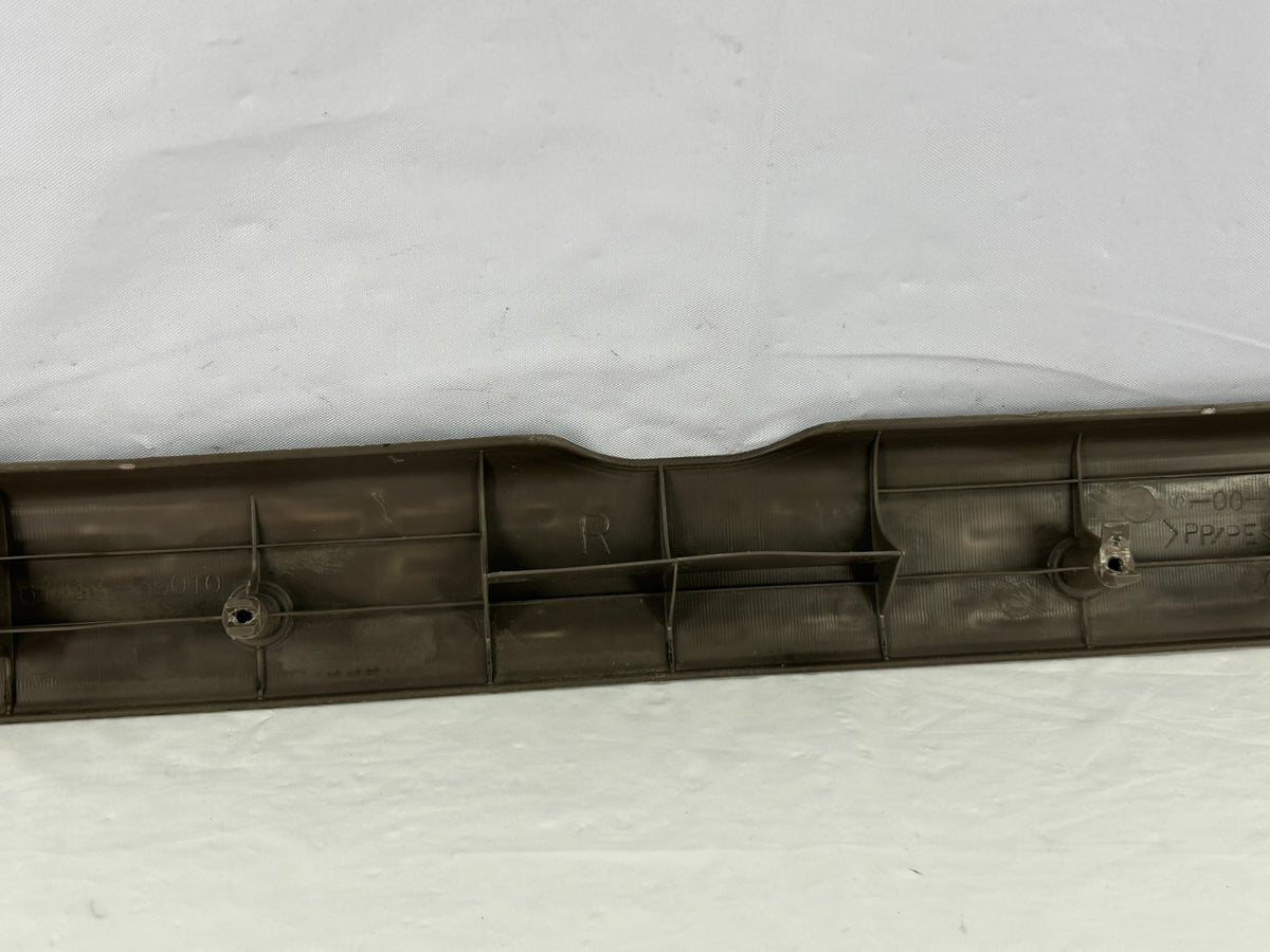 1996-2002 Toyota 4Runner Front Right Door Sill Scuff Plate Trim OEM 67913-35010