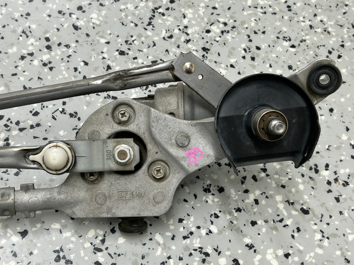 2015-2019 Subaru Outback Front Windshield Wiper Motor w/ Linkage OEM 86511AL02A