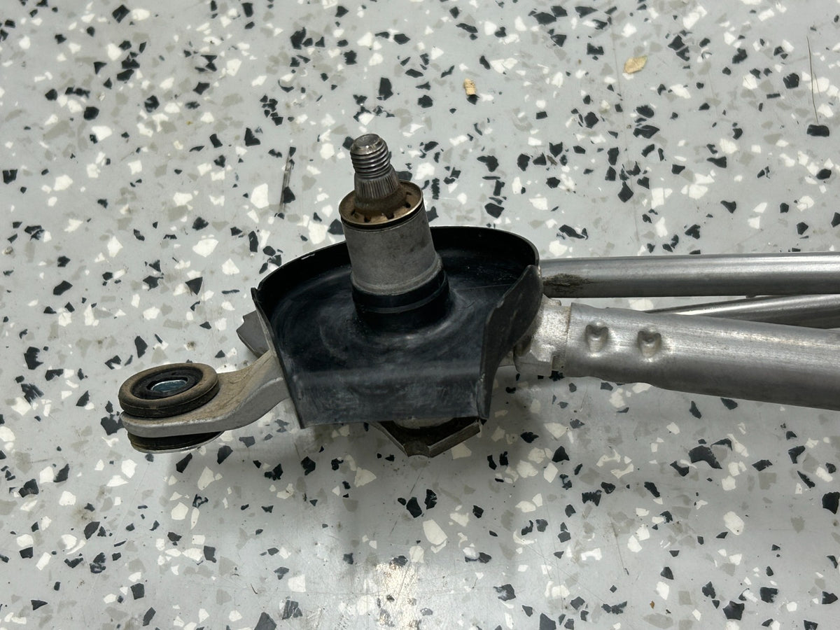 2015-2019 Subaru Outback Front Windshield Wiper Motor w/ Linkage OEM 86511AL02A