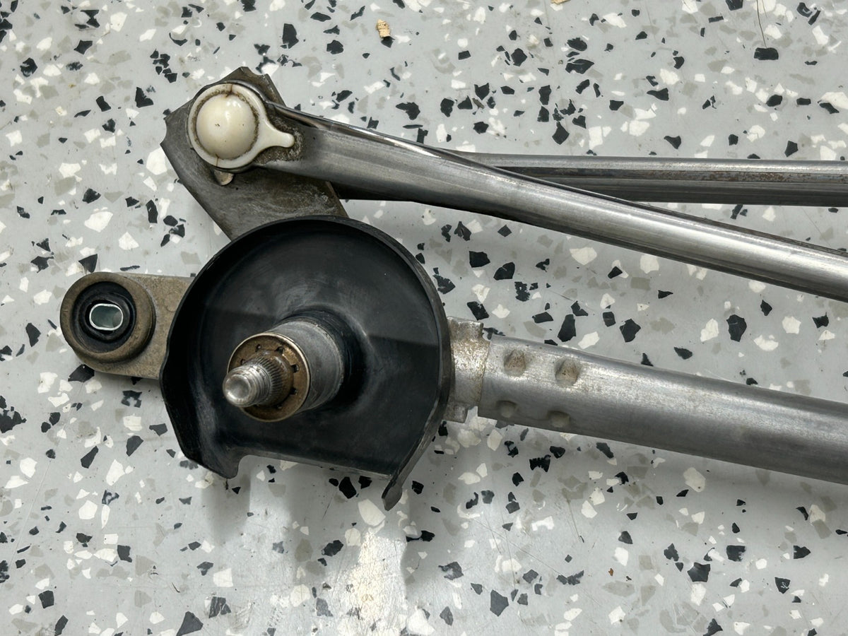 2015-2019 Subaru Outback Front Windshield Wiper Motor w/ Linkage OEM 86511AL02A