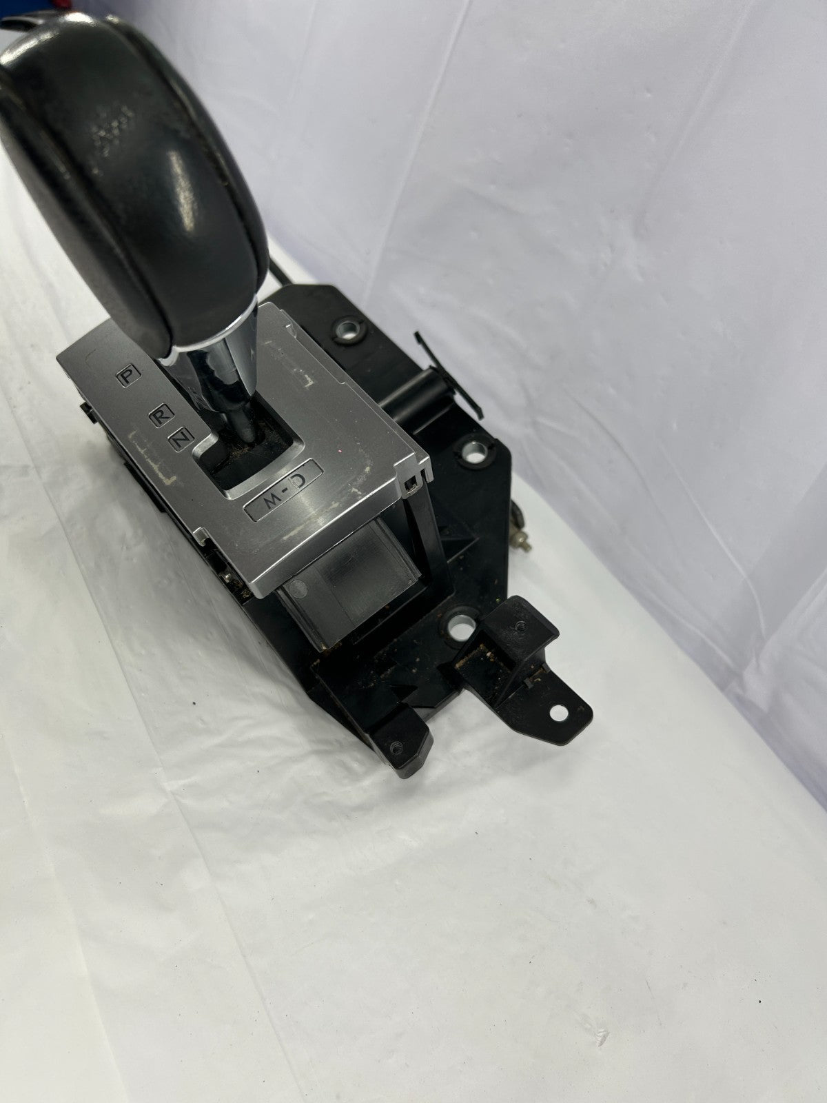 2015-2019 Subaru Outback Automatic Gear Shifter Lever Assembly OEM 35111AL00C