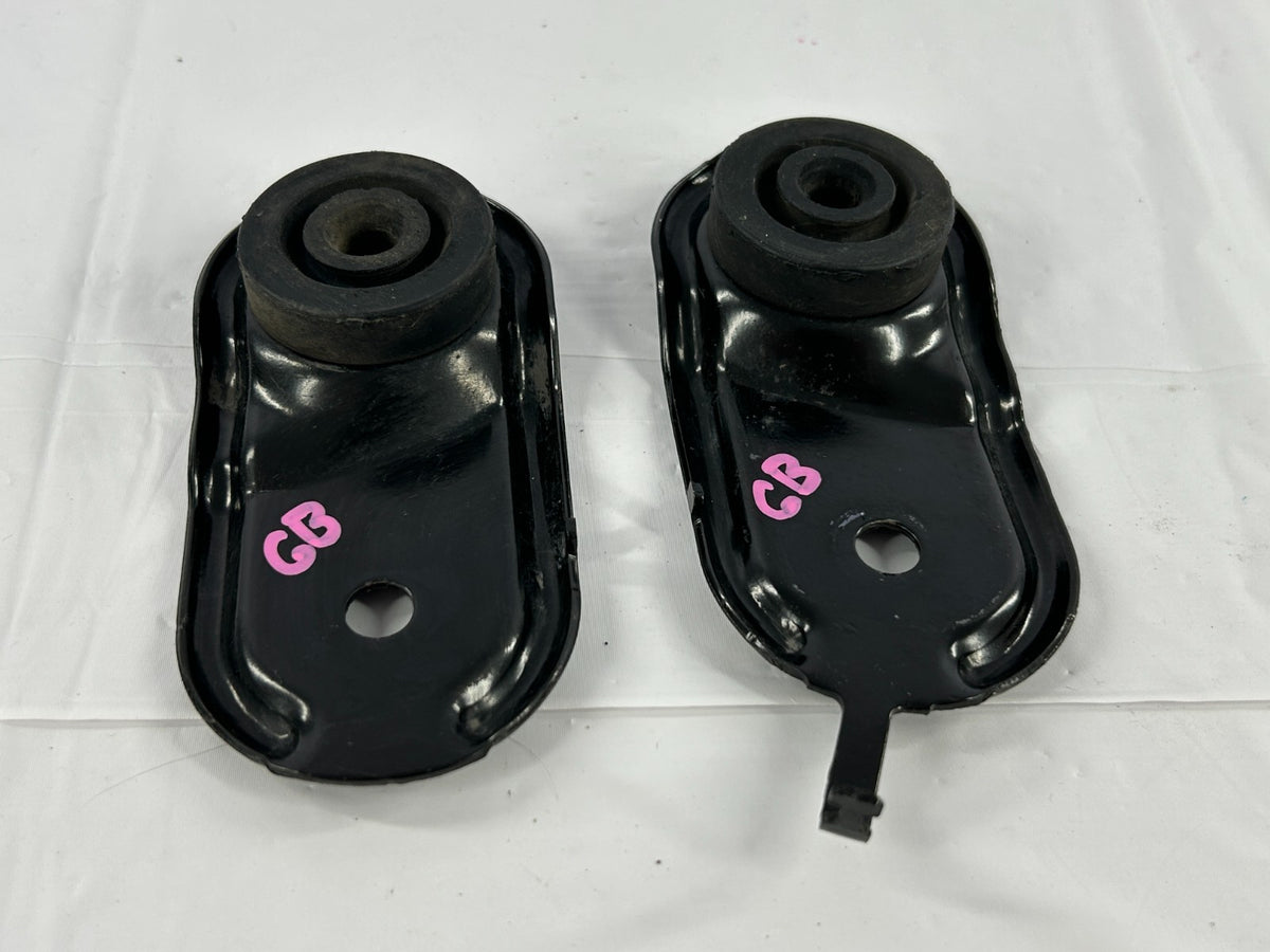 15-19 Subaru Outback Left & Right Upper Radiator Mount Bracket OEM 45124AL00A