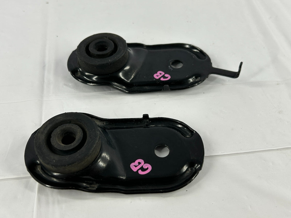 15-19 Subaru Outback Left & Right Upper Radiator Mount Bracket OEM 45124AL00A