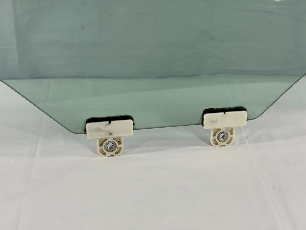2009-2011 Subaru Impreza Front Right Passenger Door Window Glass OEM 61011FG100