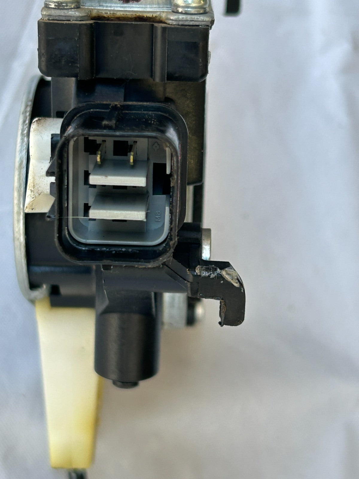 2010-2014 Subaru Outback Front Right Side Window Regulator Motor OEM 61041AJ00A
