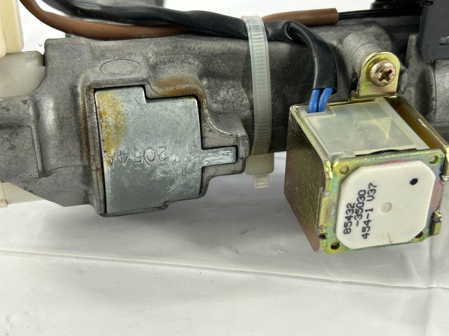 2003-2009 Toyota 4Runner Ignition Switch Lock Cylinder Assembly OEM 45280-35390