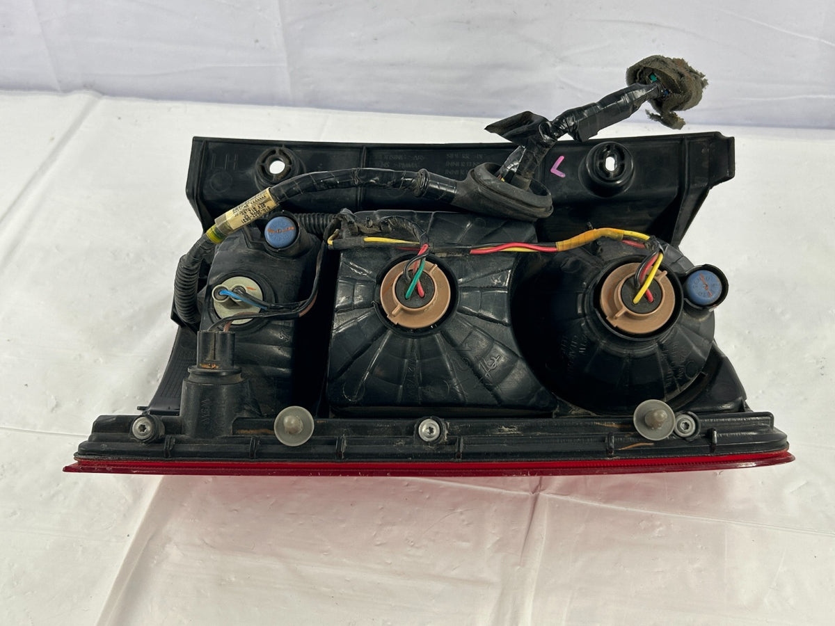 2009-2015 Honda Pilot Driver Left Side Taillight Assembly OEM 33500-SZA-A02