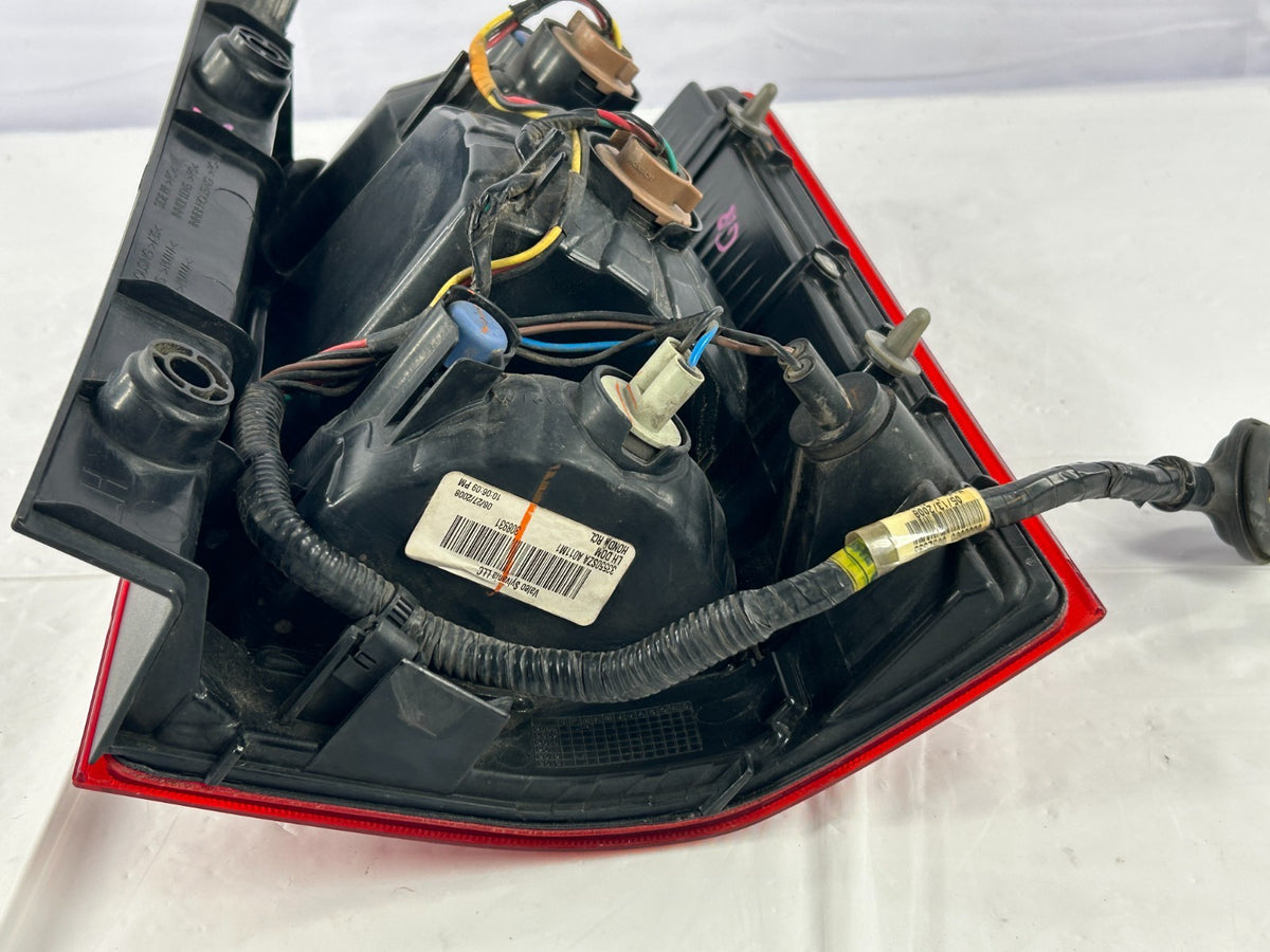 2009-2015 Honda Pilot Driver Left Side Taillight Assembly OEM 33500-SZA-A02