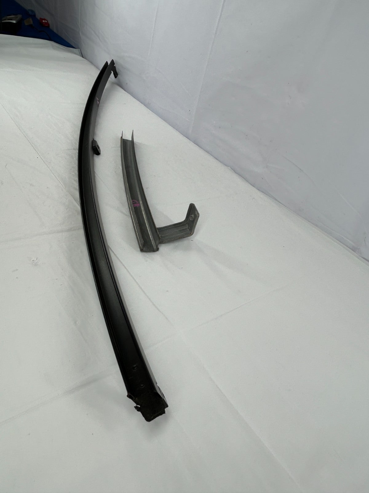 2009-2015 Honda Pilot Rear Left Door Window Lower Sash Channel OEM 72770-SZA-A01