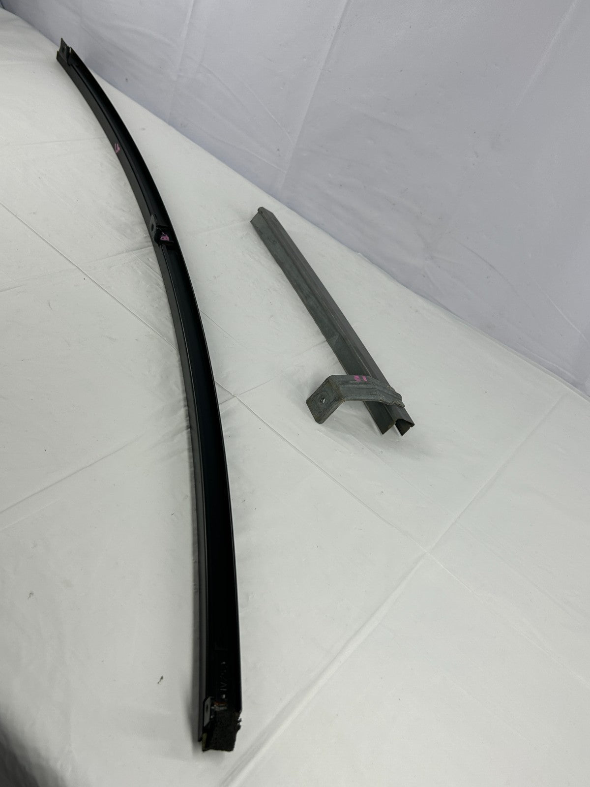 2009-2015 Honda Pilot Rear Left Door Window Lower Sash Channel OEM 72770-SZA-A01